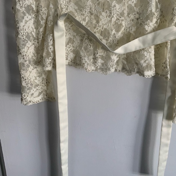 Beautiful lace and bugle beads with satin sash & trim. Size 8 - Picture 5 of 13